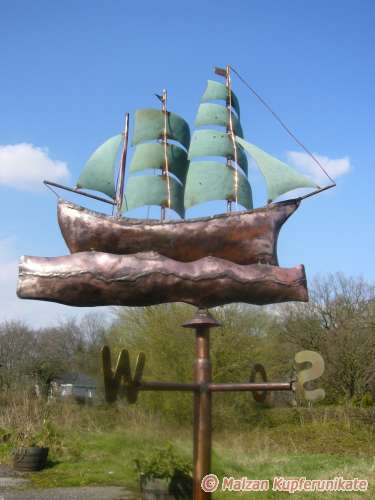 Segelschiff mit Patinakupfer Alter Elbtunnel